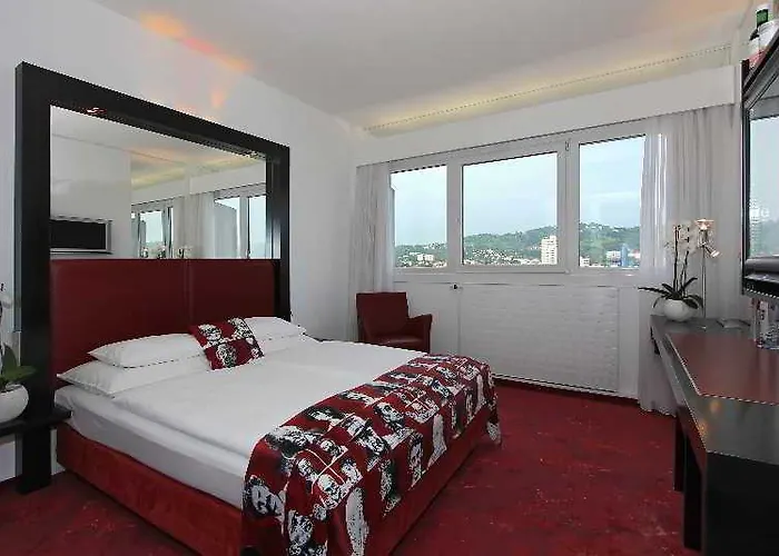 فندق Arcotel Nike 4*